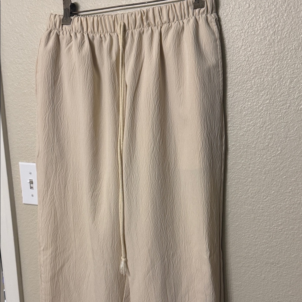 Beige Ruched Fabric - Picture 4 of 6